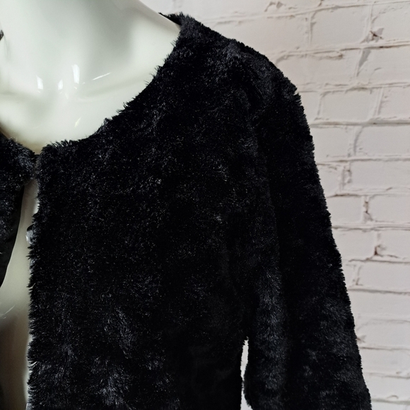 FURROCIOUS Faux Fur Cropped Jacket - Picture 3 of 8